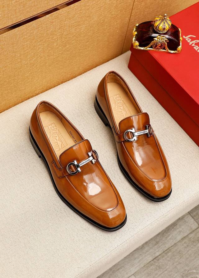 商品商标：Ferragamo 菲拉格慕 休闲皮鞋正码码数: 38-44 45.46.47订制商品材料：精选 进口开边珠牛皮鞋面+经典五金扣，进口水染牛皮内里 强