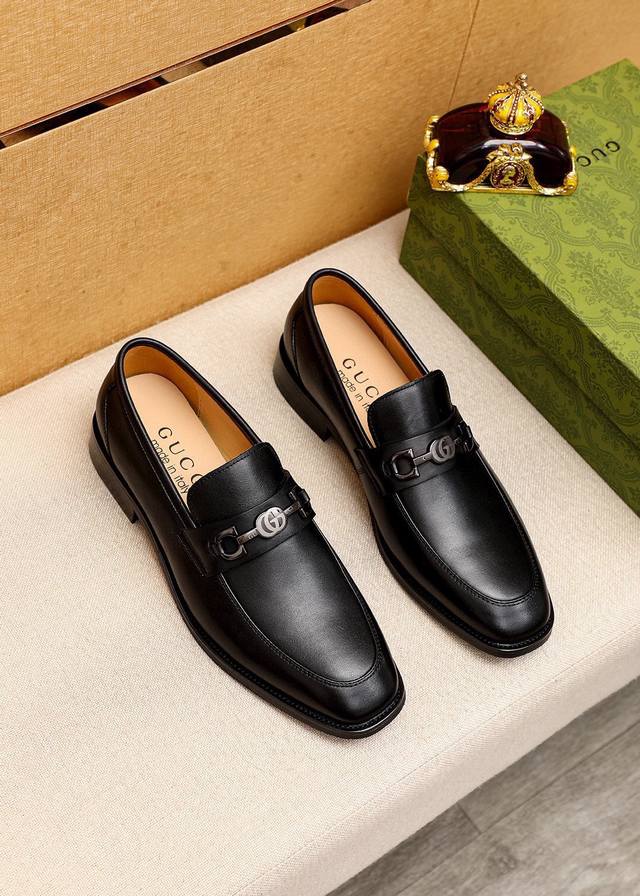 商品商标：Gucci 古驰 休闲皮鞋正码码数: 38-44 45.46订制商品材料：精选 进口头层牛皮鞋面+奢华五金扣，进口小染牛皮内里 强烈立体视觉效果，组合