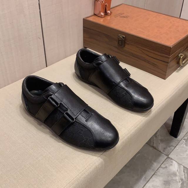 新款: 厂价: 古奇gucci* 最新爆款休闲鞋，顶端品牌奢侈～代购，顶级～质量 鞋面選用进口透气牛皮搭配材质透气羊皮里 精细做工 原版个性时尚柔软橡膠耐磨防滑