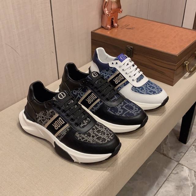 新款: 厂价: 迪奥dior* 最新爆款休闲鞋，顶端品牌奢侈～代购，顶级～质量 鞋面選用进口透气牛皮搭配材质透气羊皮里 精细做工 原版个性时尚柔软橡膠耐磨防滑大