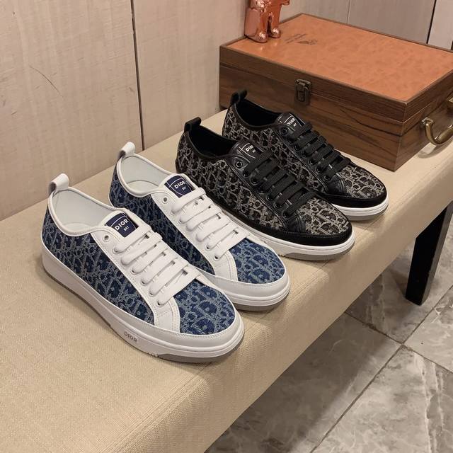 新款: 厂价: 迪奥dior* 最新爆款休闲鞋，顶端品牌奢侈～代购，顶级～质量 鞋面選用进口透气牛皮搭配材质透气羊皮里 精细做工 原版个性时尚柔软橡膠耐磨防滑大