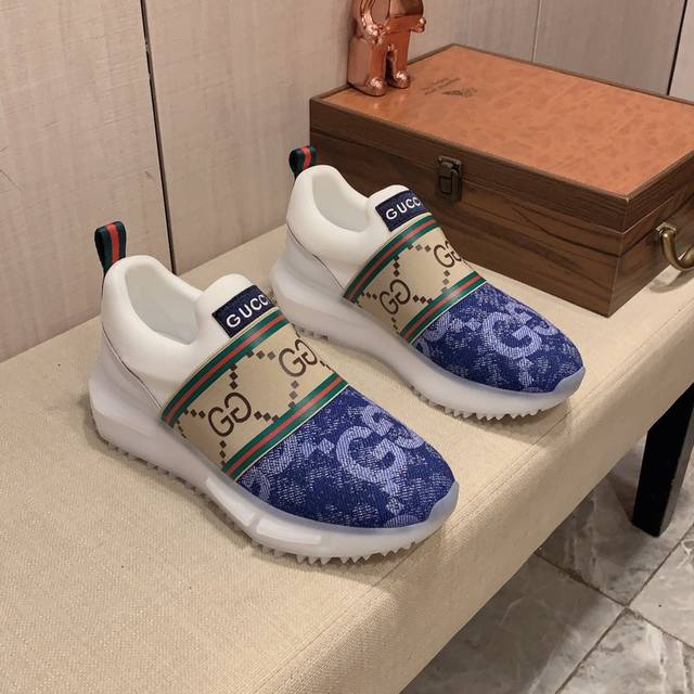 新款: 厂价: 古奇gucci* 最新爆款休闲鞋，顶端品牌奢侈～代购，顶级～质量 鞋面選用进口透气牛皮搭配材质透气羊皮里 精细做工 原版个性时尚柔软橡膠耐磨防滑