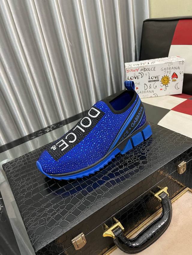 出厂价： Dg 杜嘉班纳 低帮休闲鞋正码码数: 35-46商品材料：鞋面进口牛皮拼接布料，透气内里，原版大底