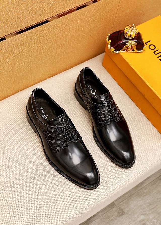 商品商标：Louis Vuitton 路易威登 啇务皮鞋正码码数: 38-44 45订制商品材料：精选 进口头层开边珠牛皮压花鞋面，进口头层牛皮内里 强烈立体视