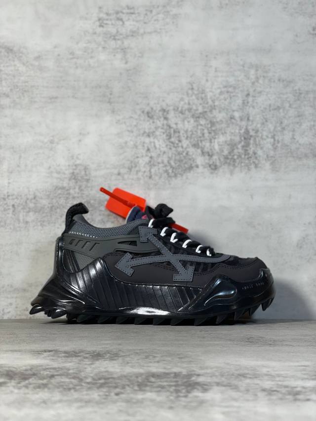 现货 S版本 Off-White Odsy -1000运动鞋 高端产物 原鞋购入细节拉满S版本 -通货版本 5个细节点区分①S版本是由全新磨具5层大底组合而成-