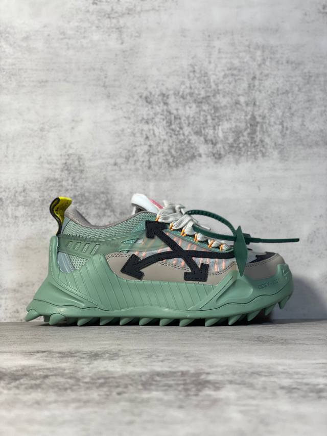 现货 S版本 Off-White Odsy -1000运动鞋 高端产物 原鞋购入细节拉满S版本 -通货版本 5个细节点区分①S版本是由全新磨具5层大底组合而成-