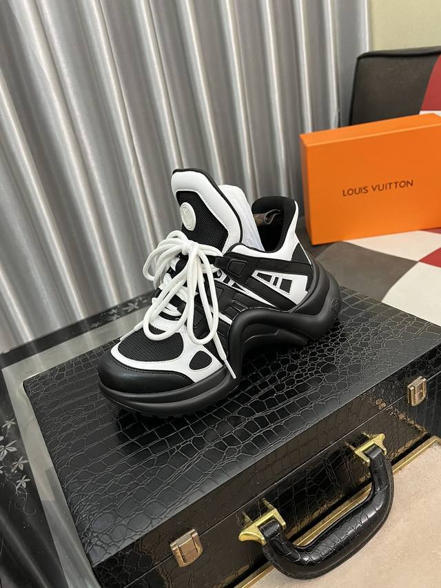 出厂价： Louis Vuitton Lv Run55 老爹鞋 运动鞋 网球鞋 波鞋~~超值推荐，代购必带，小红书种草系列~~原版进口的dk透气网格布 Tpu裁