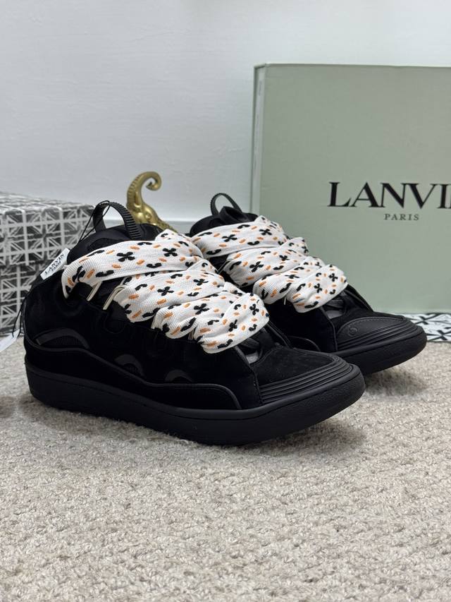 出厂价 实价 Lanvin浪凡 最新系带时尚休闲情侣板鞋 高品质clay情侣系列 当季最新潮品 众多博主纷纷种草 入购原版开模定制 鞋面和大底马克线串线缝制不封