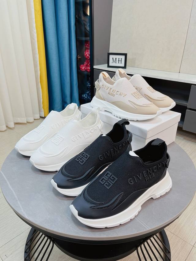 出厂价 Givenchy 纪梵希 高端版本 专柜同步发售鞋面：意大利进口品牌logo印花布匹 尽显奢华，羊皮内里加上双层组合，脚感舒适，鞋底：原厂特供气垫tup