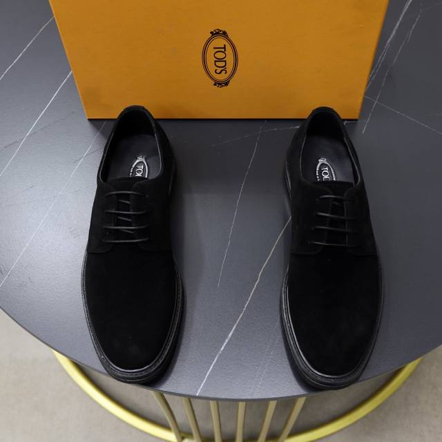 出厂价： 顶级原单品牌：托德斯tod S标准码：男码38-44 45可以定做等级：官网同款材料：原版牛皮 牛皮内里 原版耐磨柔软大底款式类别：年轻时尚 欧美潮流