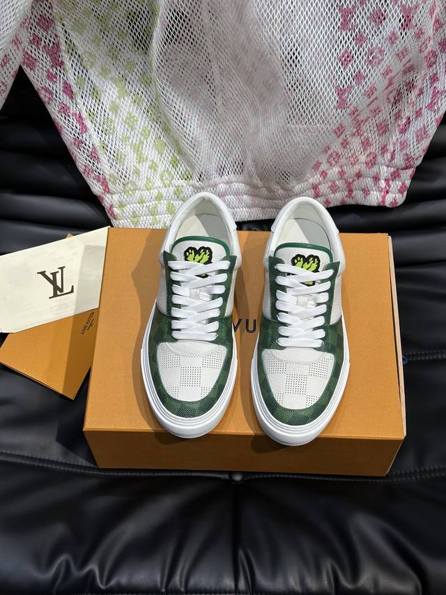 Ouis *Uitto* 新品男士高端休闲运动鞋，选用进口头层牛皮拼接印花帆布，原版橡胶大底，耐磨舒适，Monogram 花卉点缀橡胶外底，头层羊皮内里，百搭经
