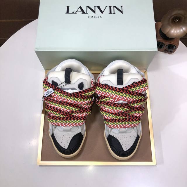 工厂 Lanvin浪凡 最新系带时尚休闲情侣板鞋 高品质clay情侣系列 当季最新潮品 众多博主纷纷种草 入购原版开模定制 鞋面和大底马克线串线缝制不封边工艺
