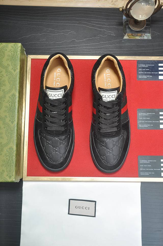 出厂价 Gucci 古奇 官网1:1运动男鞋火爆上市，采用原版布料+水染羊皮内里，再加官网原版1:1舒适大底 时尚百搭，着脚超舒适、透气 标准鞋码38 45 4