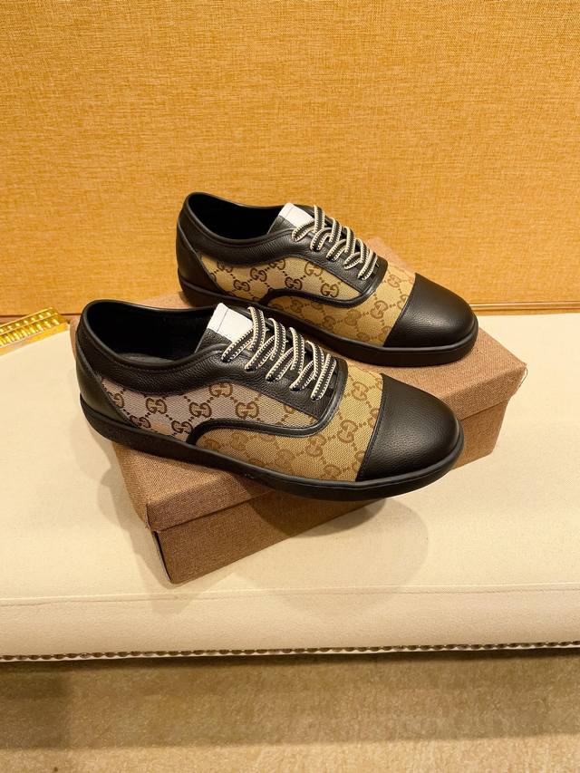 工厂价 Gucci 古奇休闲男鞋，以经典的设计成为永不落幕的时尚宠儿，经典的休闲造型 采用进口透气面，太阳]品牌专用大底，T耐磨超轻大底，轻便，整体设计和谐统一