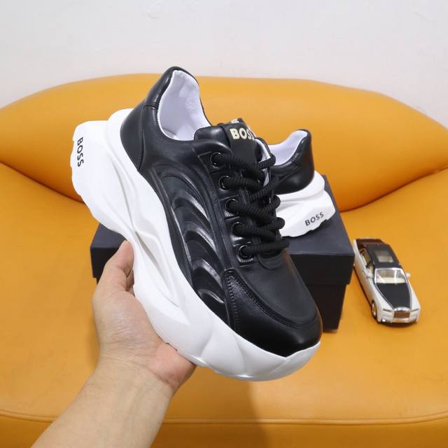 工厂价 高版本boss 最新上市、进口原版牛皮面、高级原版图案 高端1:1开模定制，原版镂空发泡大底，更轻便，防滑 时尚主打潮流，百搭爆款 散发时尚休闲气息，时