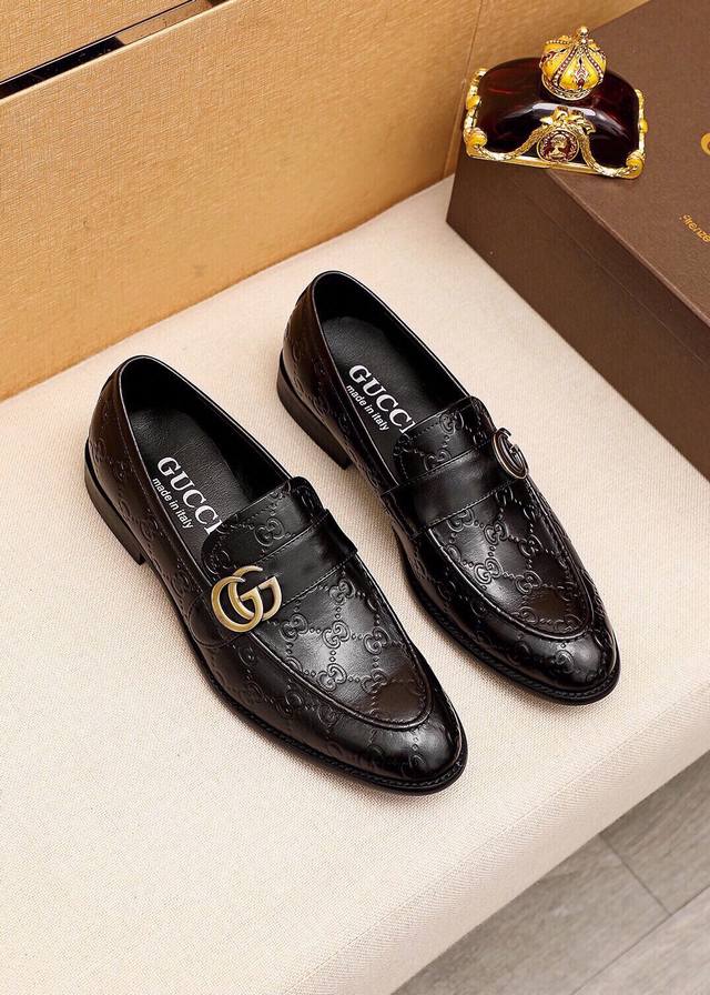 商品商标：Gucci 古驰 休闲皮鞋正码码数: 39-44 38.45.46订制商品材料：精选 进口头层小牛皮压花鞋面+原版五金扣，进口羊皮内里 强烈立体视觉效