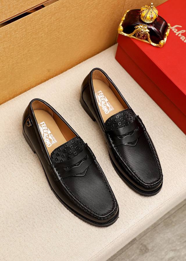 商品商标：Ferragamo 菲拉格慕 休闲皮鞋正码码数: 38-44 45.46订制商品材料：精选 进口头层小牛皮压花鞋面，进口水染牛皮内里 强烈立体视觉效果