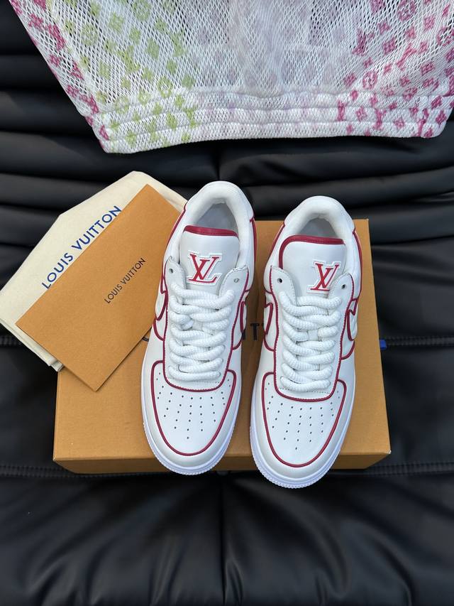 Ouis *Uitto* X Nike联名低帮休闲运动鞋，采用头层牛皮打造，侧身联名印花logo装饰，后侧鞋口和鞋跟处均带有品牌标志性细节，提升格调 时尚百搭，