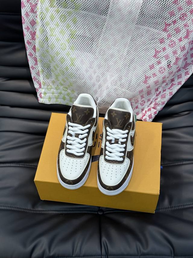 Ouis *Uitto* X Nike联名 低帮休闲运动鞋，采用头层牛皮打造，侧身联名印花logo装饰，后侧鞋口和鞋跟处均带有品牌标志性细节，提升格调 时尚百搭