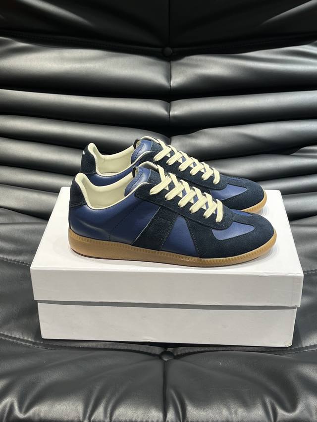 出厂价 实价 Mm6复古德训鞋 这双replica是牛皮拼接的德训鞋 鞋型整体特别简约复古 是一双适合和质量并存的休闲鞋 上脚巨舒服 鞋面：进口牛皮翻毛皮拼接，