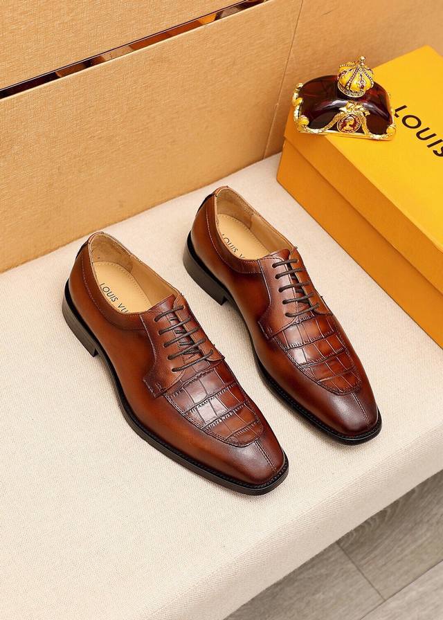 商品商标：Louis Vuitton 路易威登 商务皮鞋正码码数: 38-44 45.46.47订制商品材料：精选 进口头层小牛皮圧花鞋面，进口头层牛皮内里 强