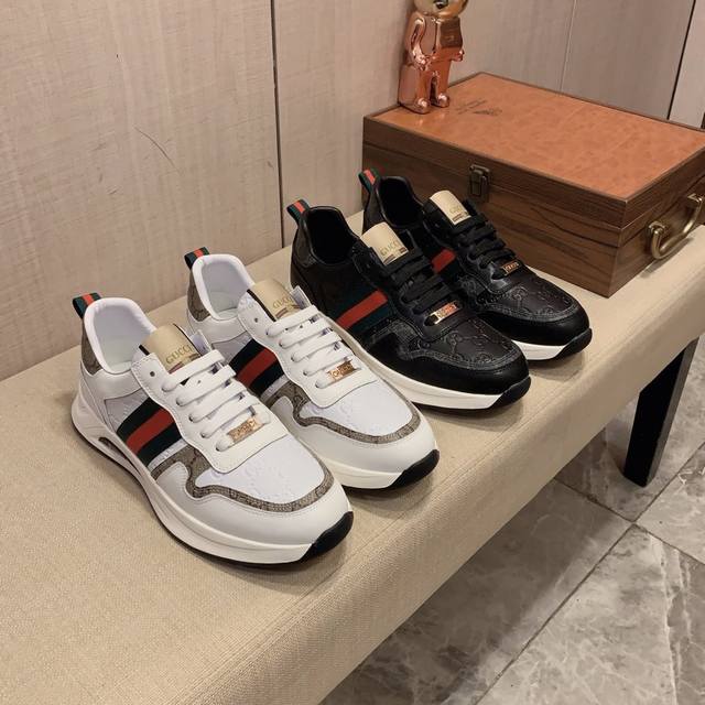 新款: 厂价: 古奇gucci* 最新爆款休闲运动鞋，顶端品牌奢侈～代购，顶级～质量 鞋面選用进口透气牛皮搭配材质透气羊皮垫脚 精细做工 原版个性时尚柔软橡膠耐