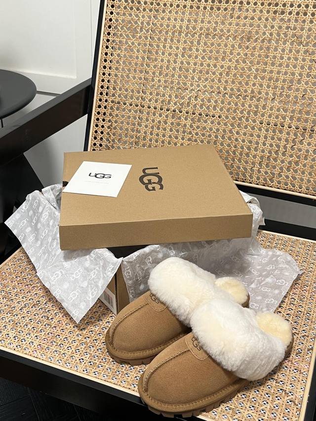 出厂： 平底款2025Ss最新ugg冬款毛靴再创经典非常火爆的网红款帅到爆女神出门必备神器上脚舒适透气百搭别具时髦风格面料：高丝光牛反绒 内里：进口羊毛，橡胶底