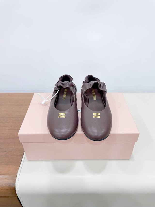 Miumi*缪缪25Ss早春走秀新款一脚蹬懒人鞋玛丽珍芭蕾舞鞋 平底单鞋官方春夏走秀新款，时髦百搭 即可咸又可甜 一点也不磨脚 无论光脚穿还是搭配袜子穿都超级