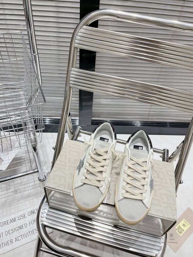 女款 代购级｜Golden Goose Deluxe Brand 银格星粽格尾Ggdb经典情侣款小脏鞋~~火红程度上怼小白鞋，下踩各类小脏鞋！明星私服上脚示范