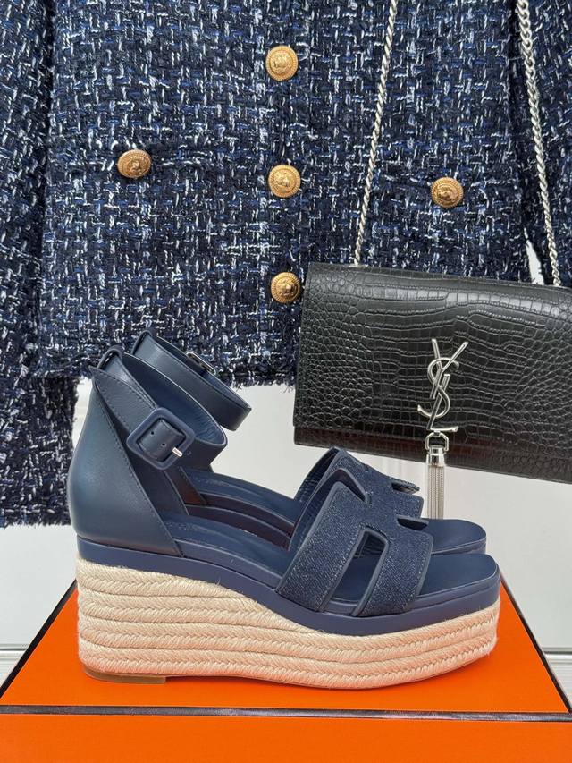 厂价Hermès 爱马仕经典防水台h坡跟厚底麻绳底凉鞋极约复古的设计 浓厚的异域风情时髦感十足、随便上脚都很有腔调简简单单的款式随便搭配一下高级感就很棒百搭的颜