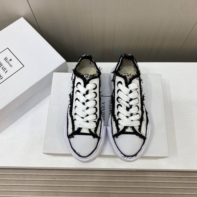 出厂价2024新款 Mmy Blakey Og Sole 低帮运动鞋 ，这款鞋采用品牌原创鞋底，由设计师亲自手工搽色涂层而成 具有休闲、时尚、特色风格码数：36