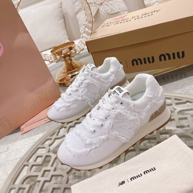 批发价 女鞋 女装 女鞋工厂 Miumiu x New Balance 574联名款NB运动鞋Miu Miu 大秀上爆出的这双与New Balance 新百伦5