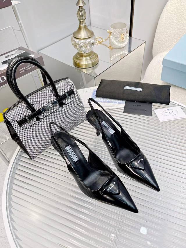 批发直销 女鞋 女装 批发直销pRADR 普拉达 上新出厂进口真皮底 rad* Raf simons x 2024 aw 早春最新T台走秀铁头系列款鞋面：进口开