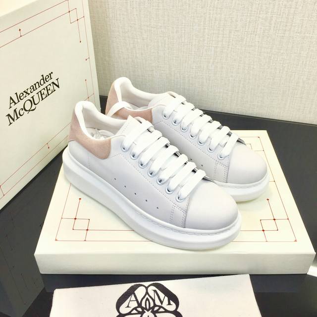 批发直销 女鞋 女装 最新升级版本材质采用丝绸亚光牛皮面，羊皮里'ALEXANDERMCQUEEN 麦昆小白鞋，经典款原版1：1 1比1，T批发直销pU大底，尺