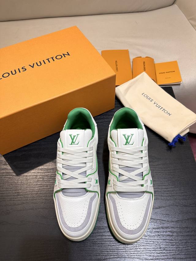 批发直销 女鞋工厂 L家Trainer 运动鞋-顶级品质设计师 Virgil Abloh 借篮球鞋启发的创意表达，此次以 Mini Monogram 条纹织物宣