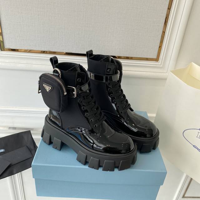 批发直销 女鞋工厂 2024普拉达PRADA 情侣款爆炸款出货了 原版1比1开模面料: 原版定制头层牛皮大底: TPU原版大底码数 女35-46码