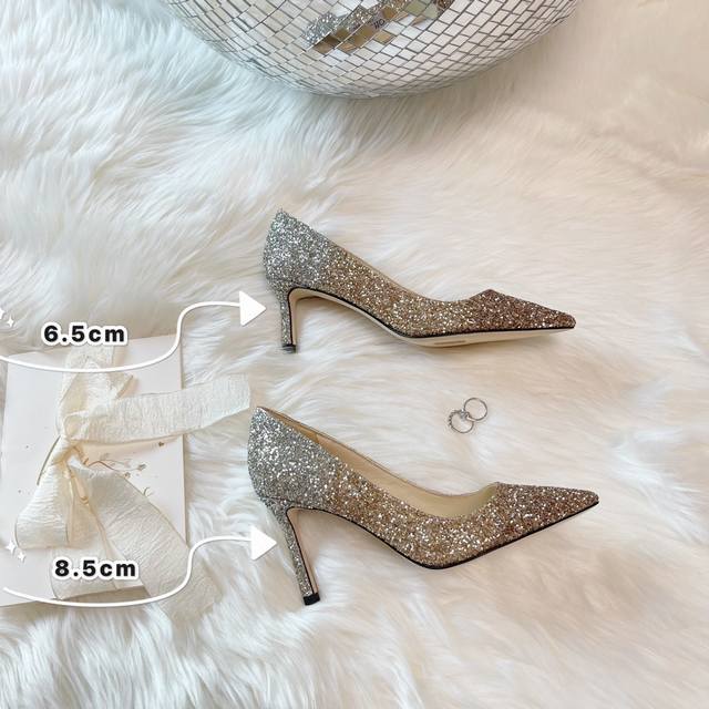 出厂价批发直销 女鞋工厂 size34–40颜色款式近期还在增加，集合图没有的颜色可带图询问，只做顶级版 包括舒适度女鞋工厂 皮面 鳄鱼、撞色系列、羊京、漆皮、