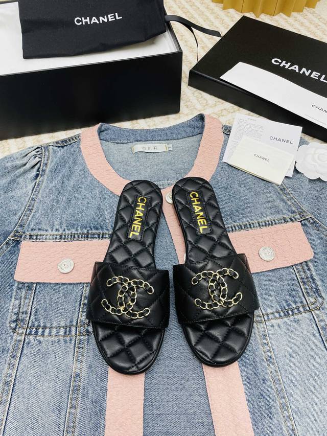 批发直销 女鞋工厂 *香奈儿新品拖鞋香奶奶粉春夏季搭配必备单品！太仙了～鞋面：定制原版面料 定制原版五金扣大底：意大利进口真皮大底码数：35-42 40.41.