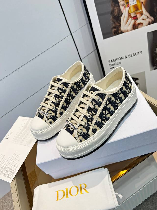 批发直销 女鞋工厂 Dior迪奥春夏最新走秀款休闲厚底布鞋 专柜一鞋难求 金智秀同款超多网红明星种草 上脚炒鸡百搭、太古汇正品购入开发 高端定制鞋面材料、3D电