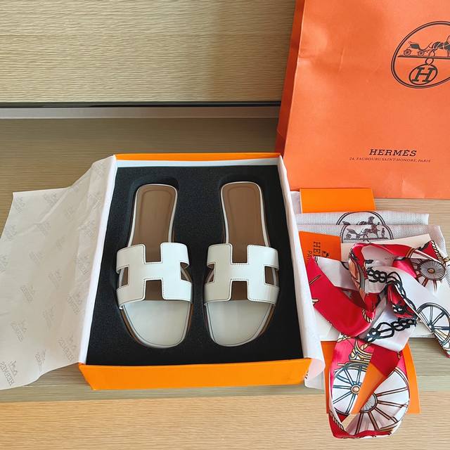 批发直销 Hermès 包装升级，版型做工材料升级。Hermes纯手工鞋 产品爱马仕拖鞋 早春新款原版一样， 师傅级纯手工打造 ！高端定制，独家产品，行业采用：