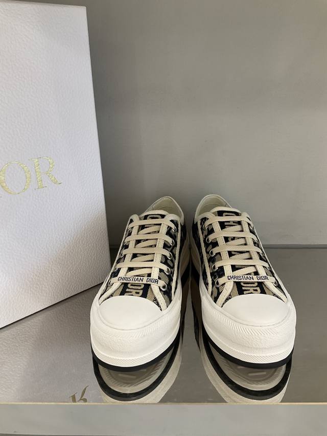 批发价批发直销 刺绣帆布鞋 全系列配色发售 Size:35-41