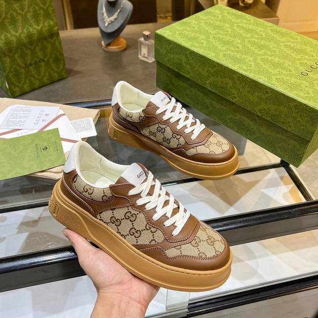 批发直销 女鞋 女装 Gucci 全新Chunky B系列轻便软厚底运动系列！G家情侣款小白鞋，古驰专柜同步款，古奇走秀款！款式设计轻奢复古 厚底增高 相似于经