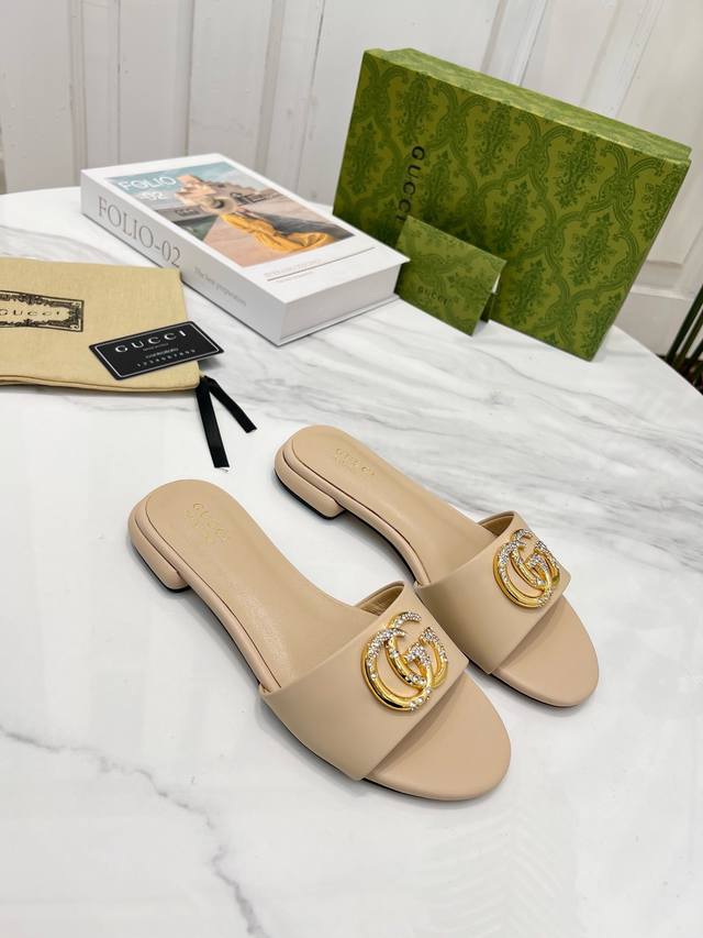 出厂 2025 SSS新款报到 Gucci～古*奇 原单品质 原汁原味的欧式风格 上脚非常完美穿搭上配此鞋，优雅大方，晶莹剔透，无论种各配件材质，都是家独一比一