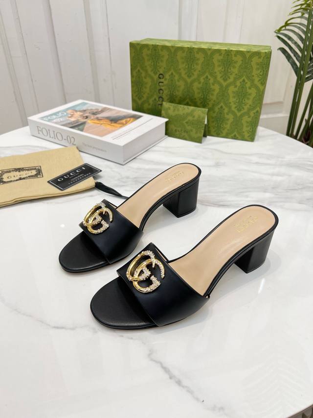 出厂 2025 SSS新款报到 Gucci～古*奇 原单品质 原汁原味的欧式风格 上脚非常完美穿搭上配此鞋，优雅大方，晶莹剔透，无论种各配件材质，都是家独一比一