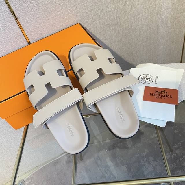 男+10。Hermès 爱马仕 男女同款春夏新款老舅凉鞋实力来袭 网红同款 休闲百搭简单ins&小红书超多网红明星纷纷种草 鞋子上脚超级百搭 随时随地刻画自己的