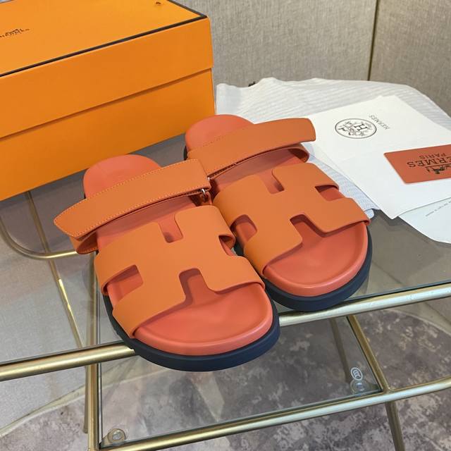 男+10。Hermès 爱马仕 男女同款春夏新款老舅凉鞋实力来袭 网红同款 休闲百搭简单ins&小红书超多网红明星纷纷种草 鞋子上脚超级百搭 随时随地刻画自己的