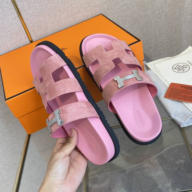 男+10。Hermès 爱马仕 男女同款春夏新款老舅凉鞋实力来袭 网红同款 休闲百搭简单ins&小红书超多网红明星纷纷种草 鞋子上脚超级百搭 随时随地刻画自己的