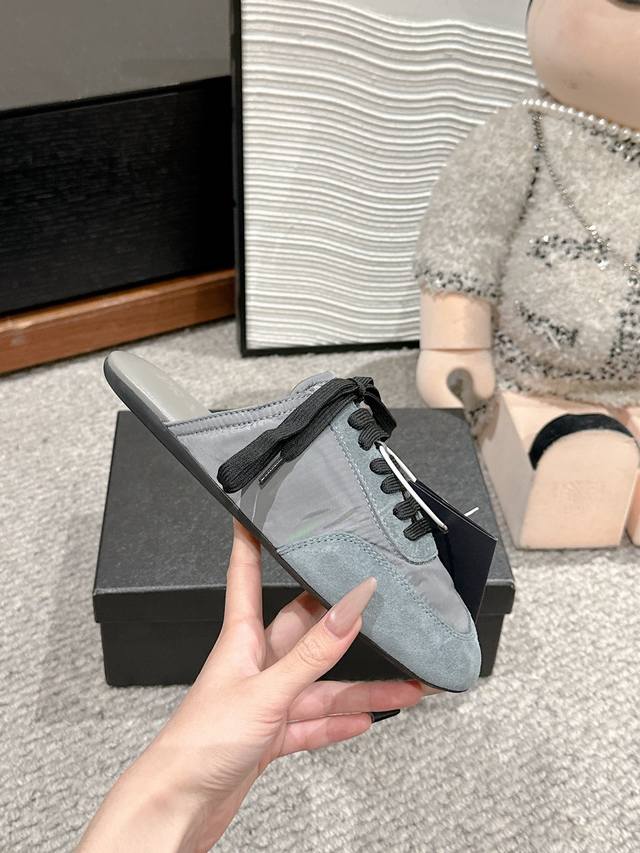 出厂价： 普拉达PRADA，2025早春女新款，面料丝光牛反绒，牛皮垫脚，橡胶大底，码数35~41码