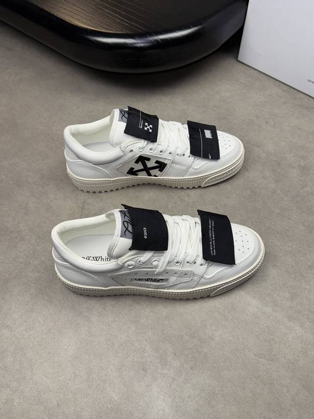 off-white -高端品质 原单情侣装休闲运动鞋-鞋面：摔纹小牛皮、品牌帆布、鞋身车缝品牌Logo-内里：水染羊皮，垫脚；品牌帆布-大底：超轻TPR 橡胶；