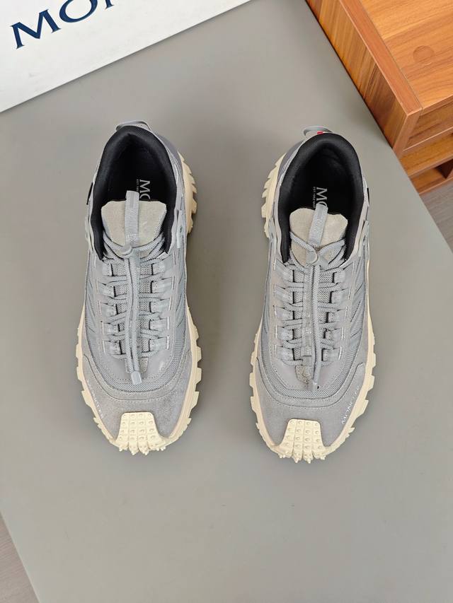 Moncler 蒙口 全新Trailgrip GTX鞋履出货 Moncler 带来了自家的原创鞋款Trailgrip，依然是户外机能造型。这款鞋的设计师大有来头